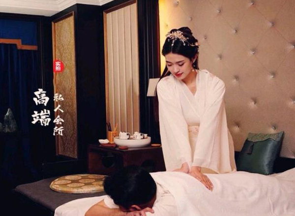 前天我在青岛李沧一家养生会所，帮助你的身体慢慢放松